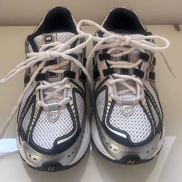 [Like New!] NEW BALANCE 1906R Black / White / Gold Metallic: Sz M5 / W 6.5 - Picture 5 of 14